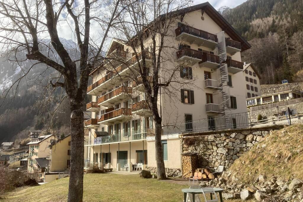 Bel Appartement 2.5 Pieces Avec Balcon, Magnifique Vue Sur Le Glacier Des Grands Finhaut Eksteriør bilde